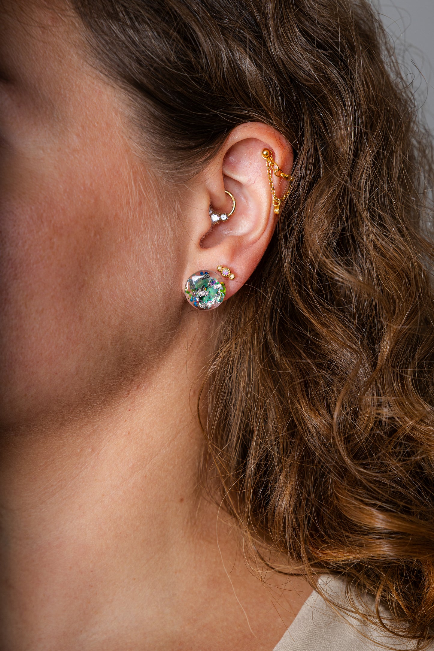 Kotimaiset käsintehdyt Earlicious nappikorvakorut