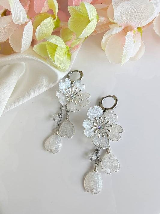 Cherry Blossom hopea-kimaltava valkoinen