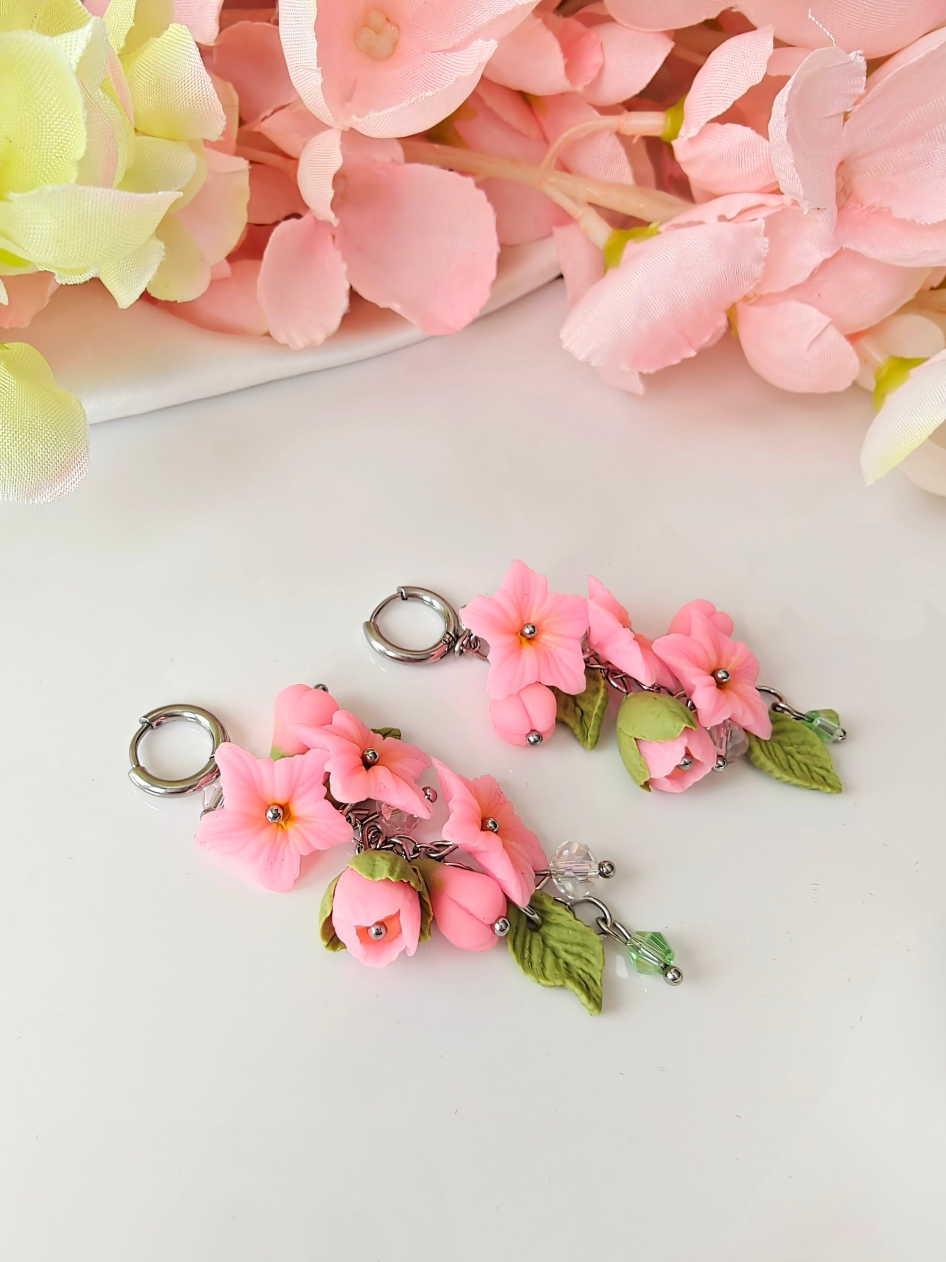 Medow kukkakorvakorut vaalea neonpinkki