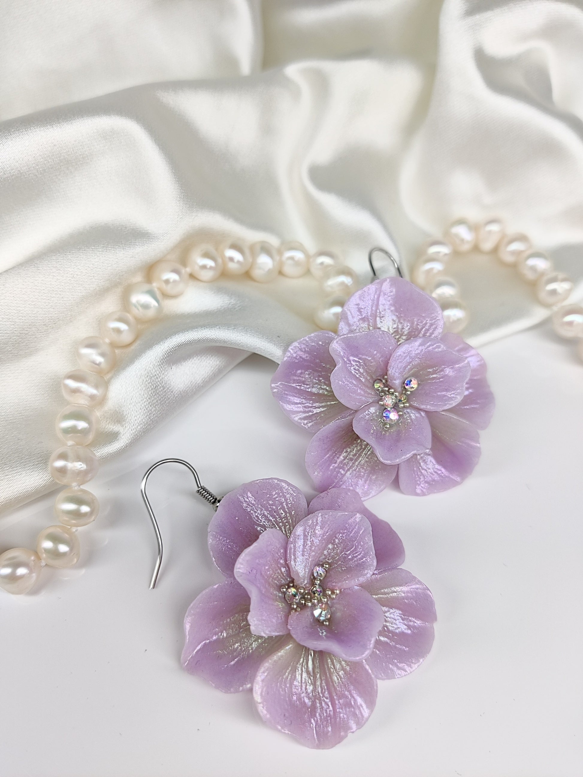 Käsintehdyt kukkakorvakorut Fairy Blossom violetti